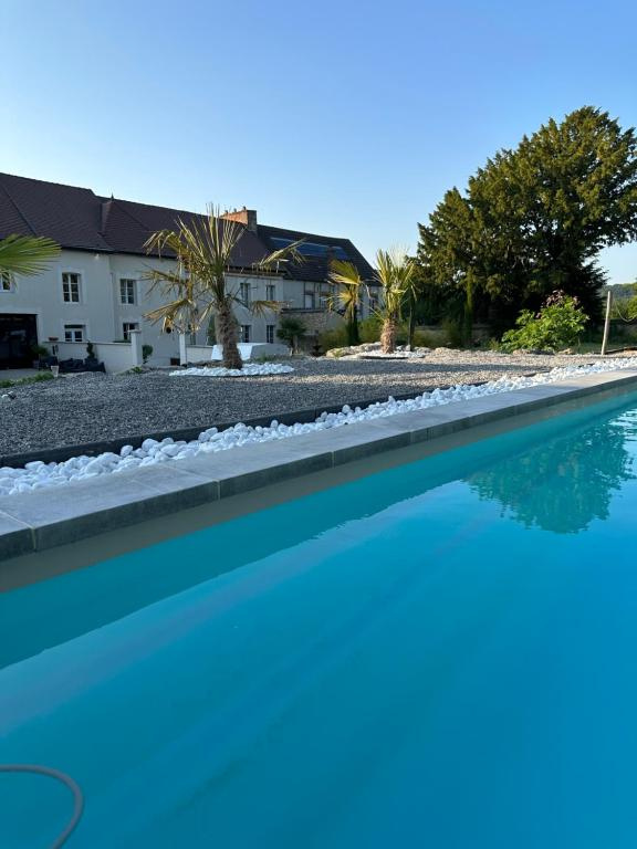 Agence Immobilière Dker Immobilier - Vente Propriete à Epernay -  MAGNIFIQUE LONGERE DE 478 M2 AVEC PISCINE DANS VILLAGE SITUE SUR LES COTEAUX SUD D'EPERNAY