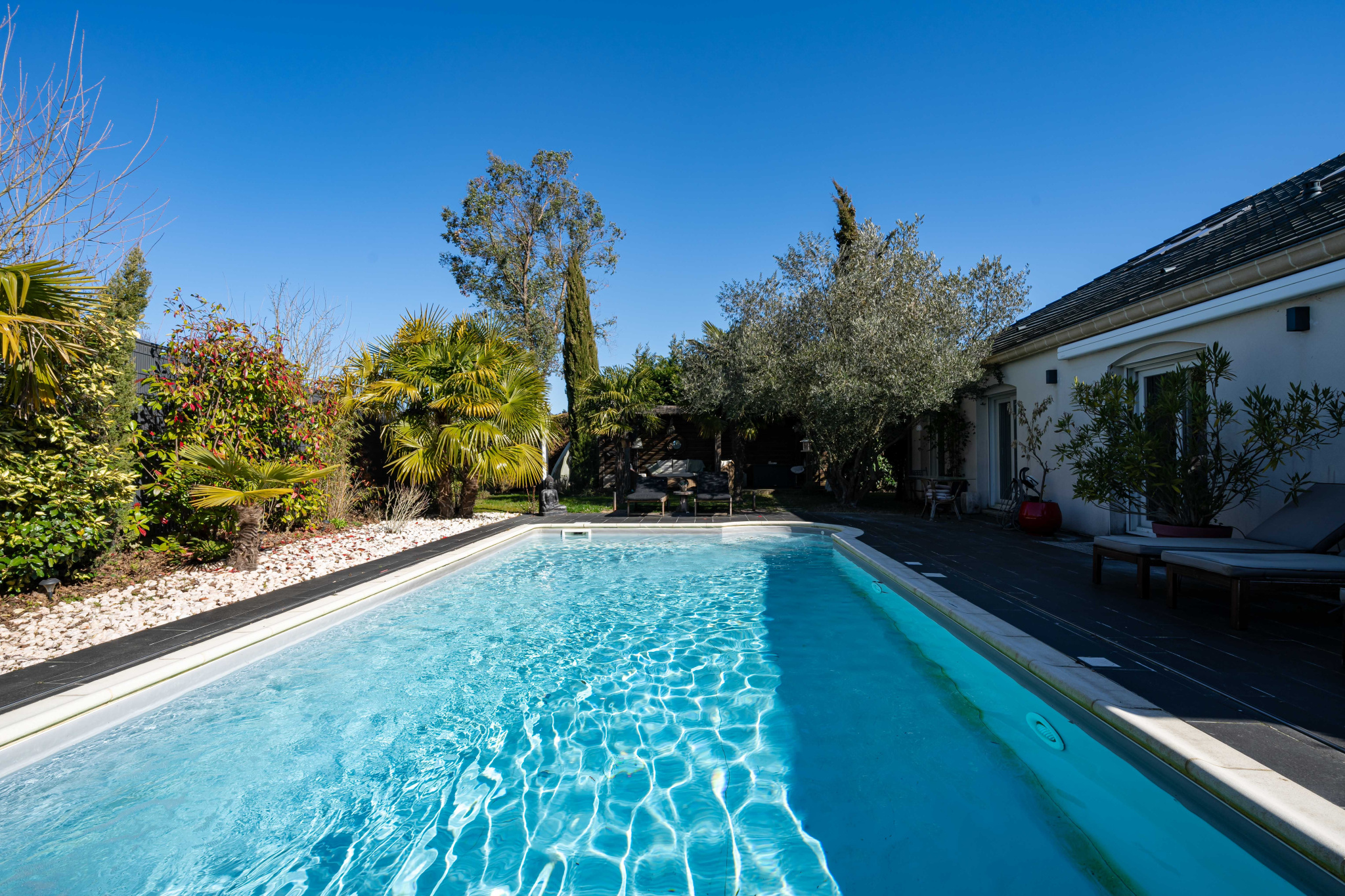 Agence Immobilière Dker Immobilier - Vente Maison à Gueux -  Maison avec piscine et prestations haut de gamme