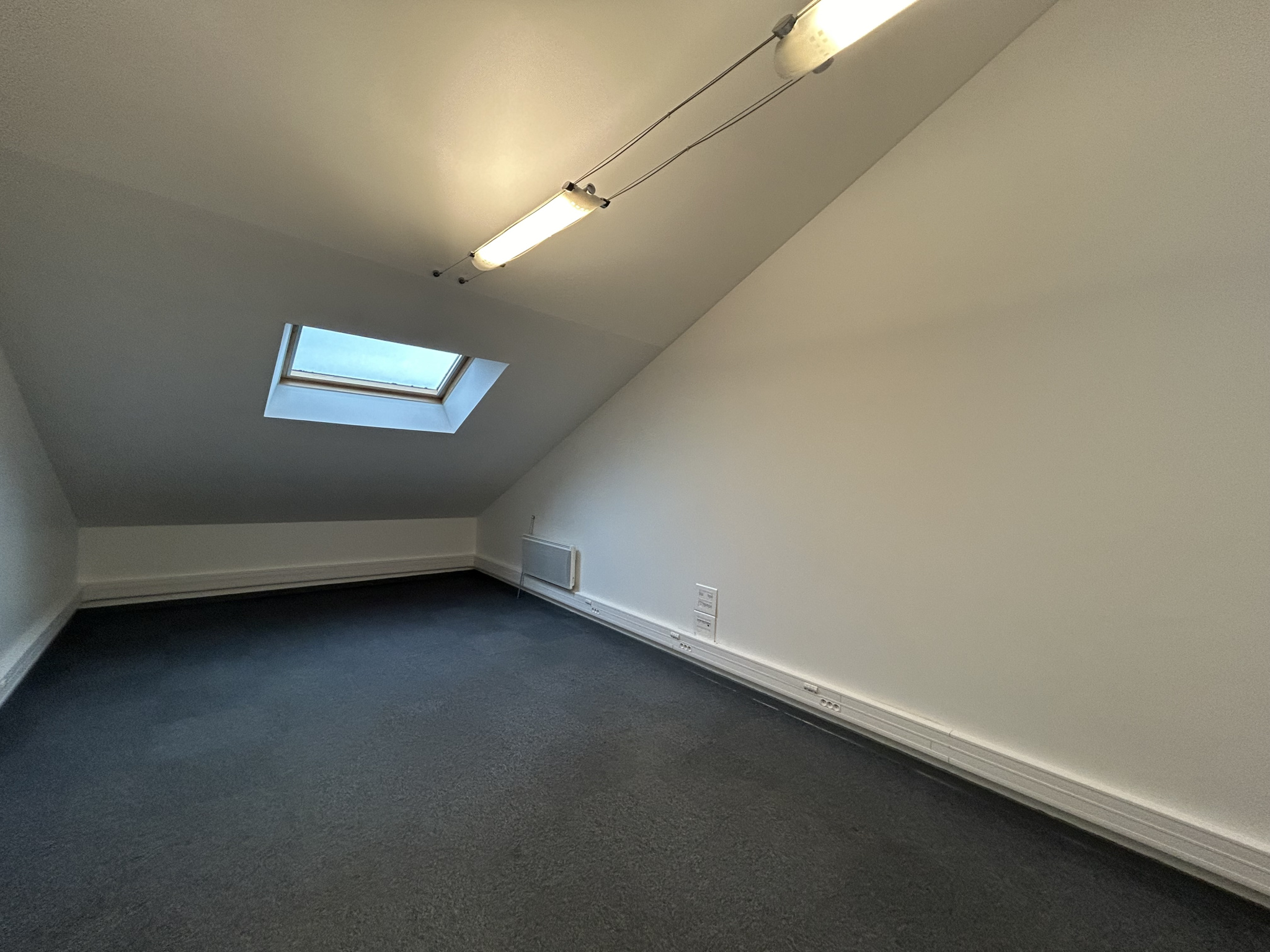 Agence Immobilière Dker Immobilier - Location Bureaux à Reims -  Bureau à louer - Proche Bezannes