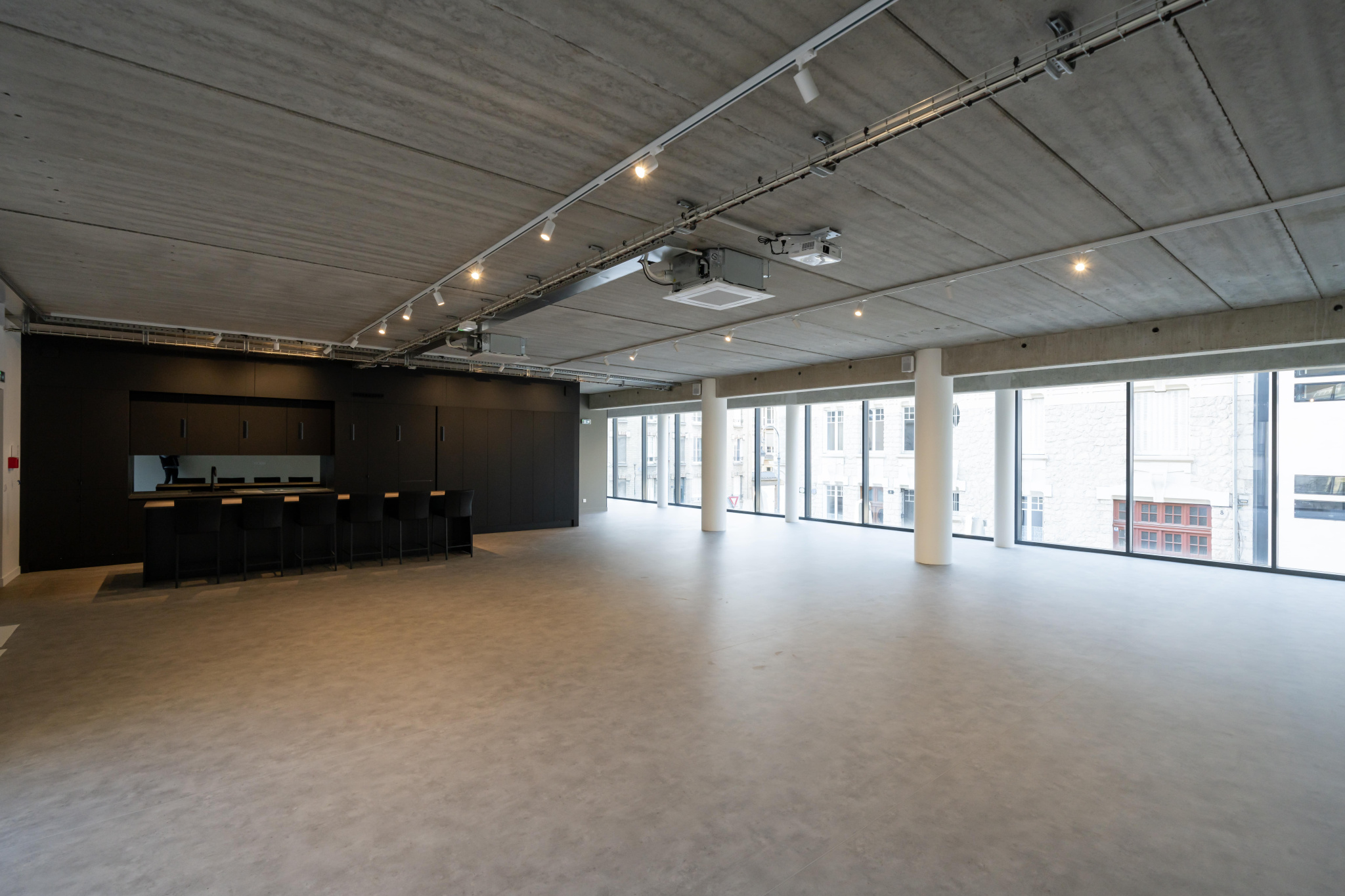 Agence Immobilière Dker Immobilier - Location Bureaux à Reims -  Bureau à louer - Hyper centre-ville